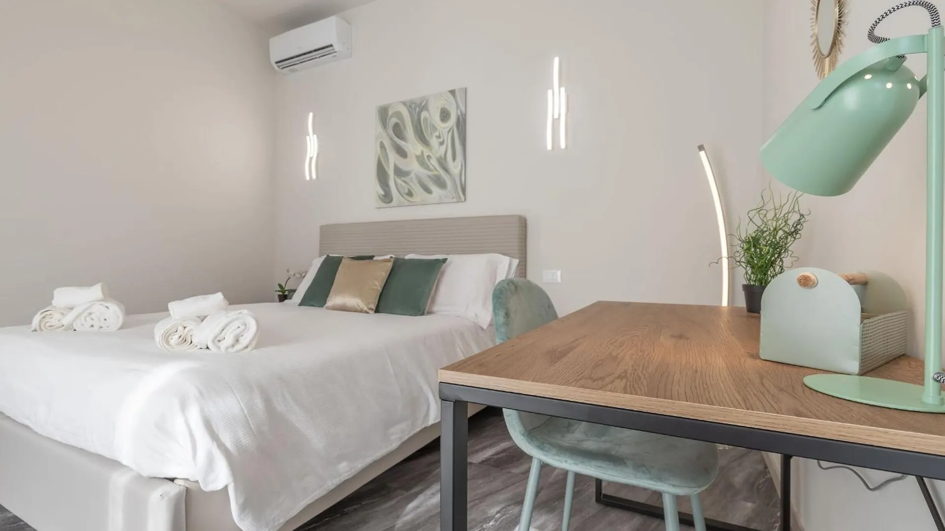 Italian Experience-Suite Ateneo Pavia 0*,