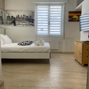 Living , Genova Italia